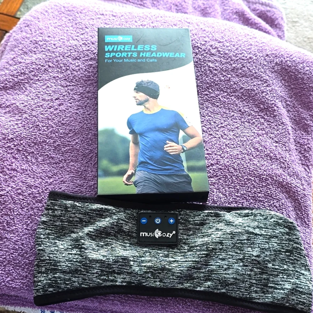 Wireless sports headgear Musicozy for music and calls like earbuds but headband